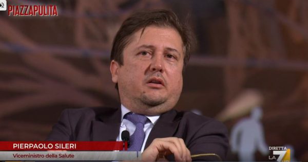 Furbetti del vaccino, crociata di Sileri: agisca la procura