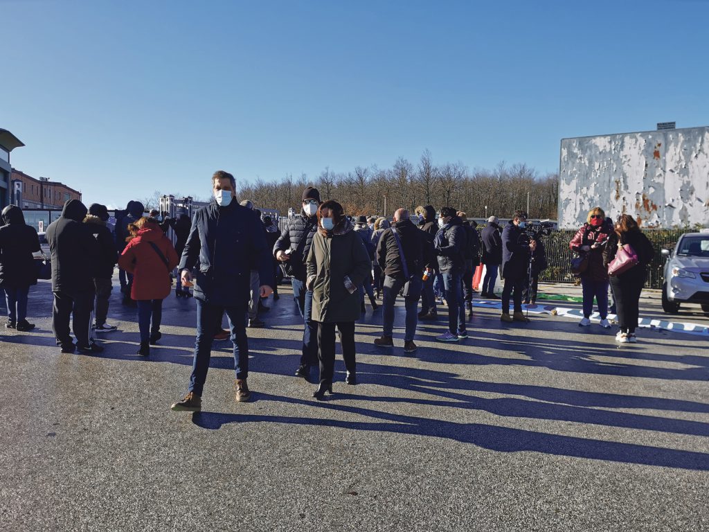 Amarezza e rabbia, sit-in al Cardarelli: voce alla protesta contro la gestione Covid
