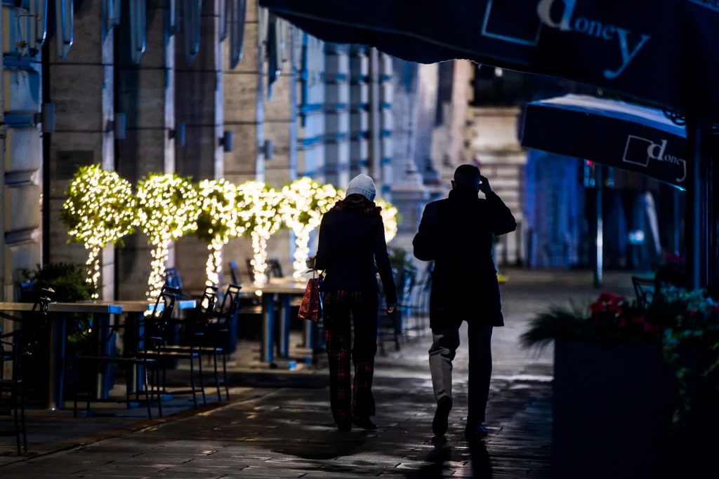 Giallo rafforzato nei feriali, arancio nel weekend: il decreto