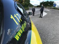 Colli, non si fermano all’alt e si dileguano nelle campagne: caccia all’uomo sulla Statale