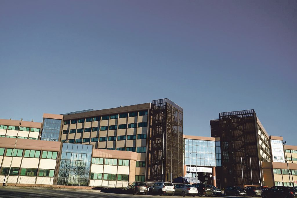 Quattro pazienti in terapia intensiva al Gemelli, altro caso che aumenta il caos