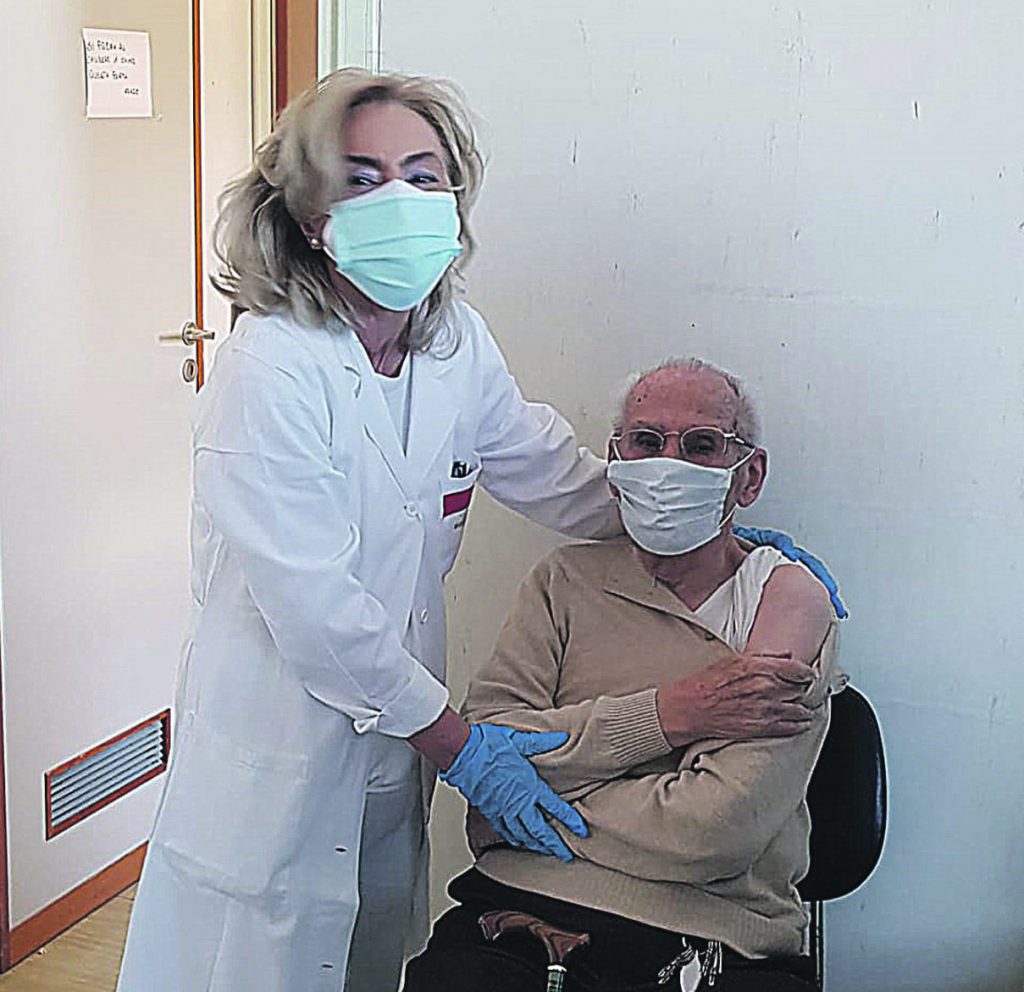 Tre morti, 83 contagi e tasso di positività al 12.56%