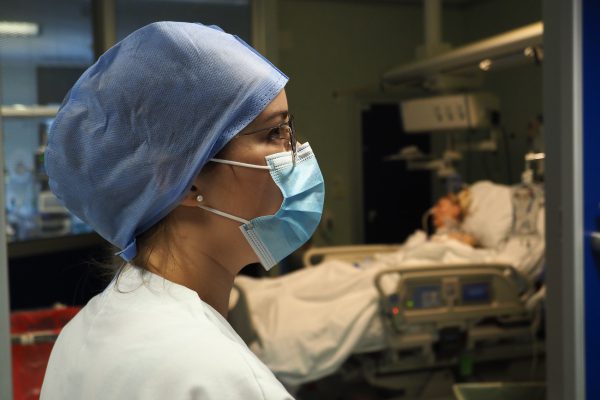 290420 - Epidemia pandemia coronavirus covdi-19 reparti di terapia intensiva ad alta e media intensità ospedale Sant’Orsola - medici infermieri personale sociosanitario - 290420 - REPARTO TERAPIA INTENSIVA COVID-19 OSPEDALE S ORSOLA - fotografo: BENVENUTI