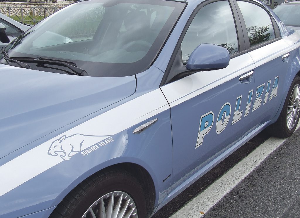 «Metti la mascherina», lui lo aggredisce: 17enne nei guai
