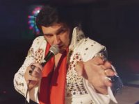Joe Bavota impersona Elvis nella clip di Guido Manglaviti