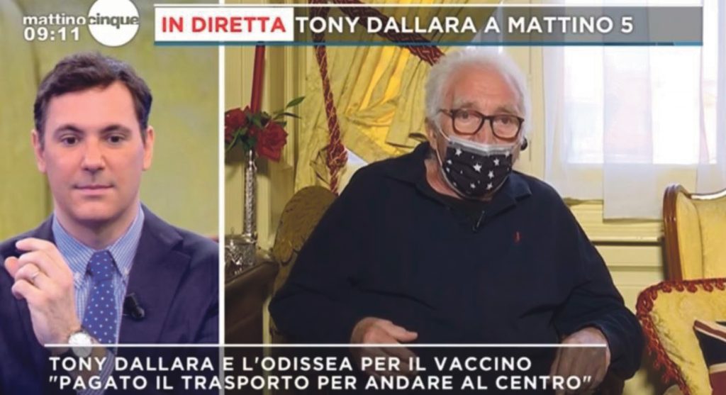 Costretto su una carrozzina paga l’ambulanza per il vaccino
