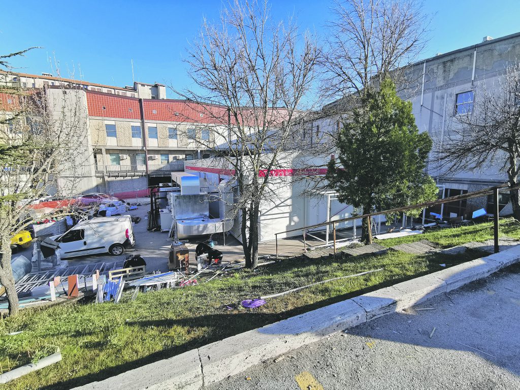 Due morti e 54 casi, il tasso sale al 7,3%