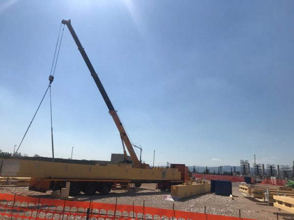 Infortunio in cantiere, operaio rischia la paralisi