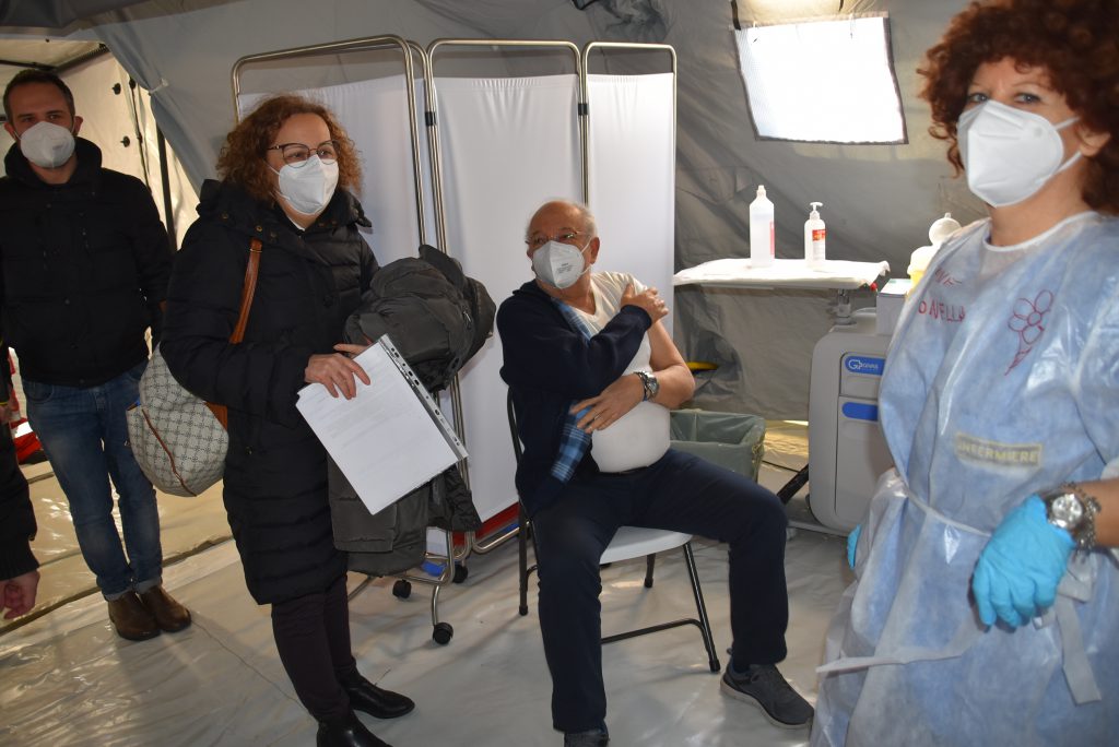 Termoli, l’ospedale da campo della Croce Rossa ora è punto vaccinale