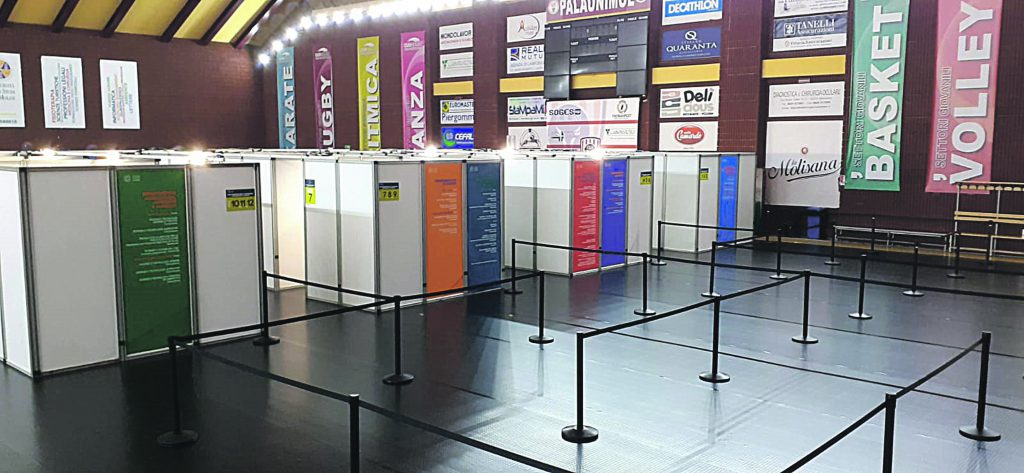 Oltre 3.400 vaccini, tour de force al Palaunimol che il 30 chiude i battenti