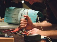 @spada/Lapresse
23/02/2012 Mantova , Italia 
Moda : Verona , Gucci riapre con un nuovo concept 
Cocktail party per inaugurare la boutique 
I pi esperti artigiani all'opera come in un laboratorio 
Nella foto : la serata in negozio