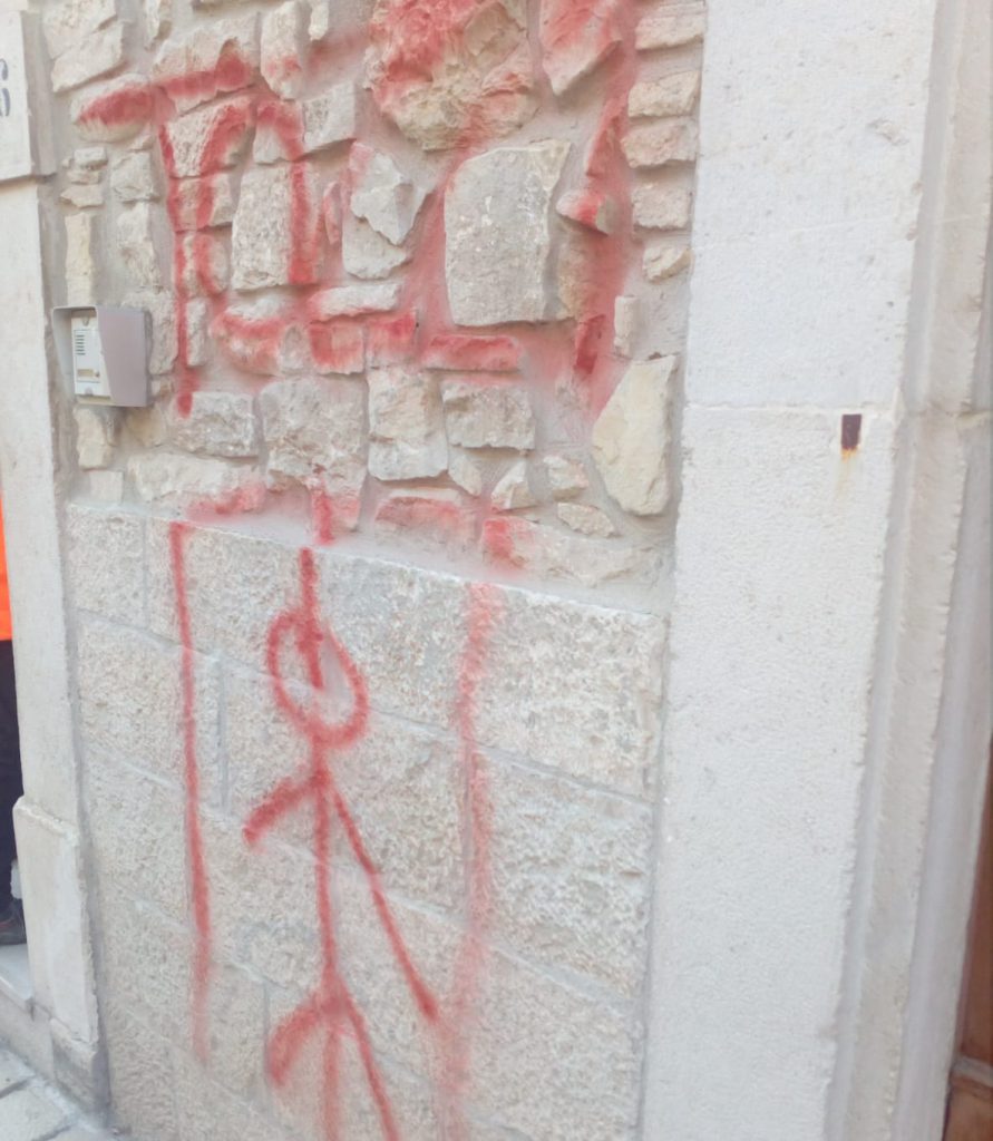 Guardialfiera, minacce di morte e disegno dell’impiccato contro Tozzi