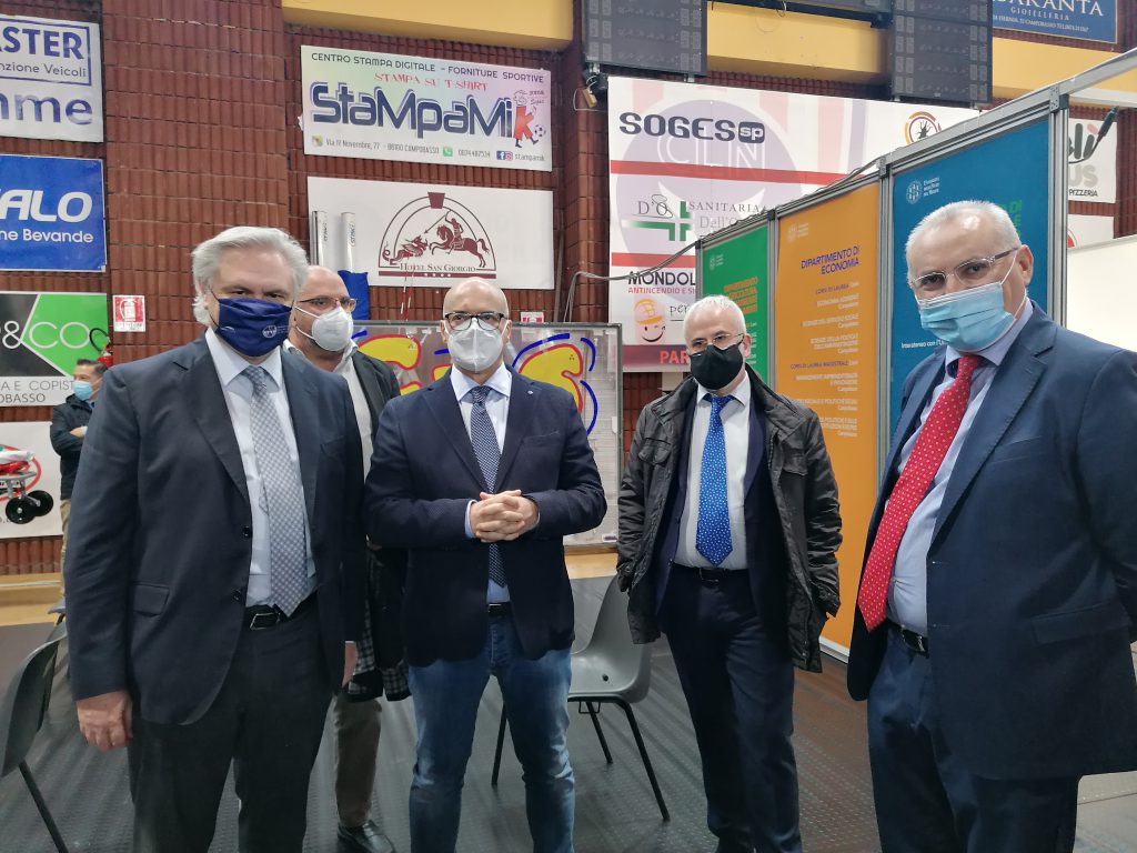 Al Palaunimol fino a 700 vaccini al giorno, si parte lunedì col personale scolastico