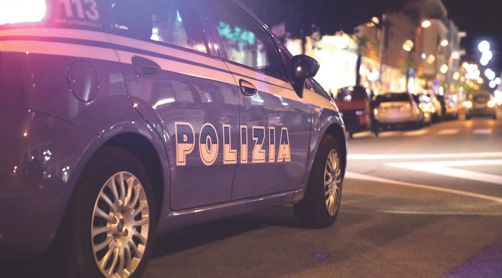 Campobasso, la moglie vuole lavorare: lui dà di matto e la caccia di casa