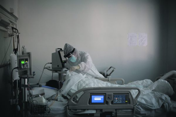 Foto Max Cavallari/Ansa
Foto terapie intensive presso l'Ospedale Sant'Orsola di Bologna, la situazione per ora è sotto controllo ma rischia di andare al colleasso se i numeri continueranno a salire.