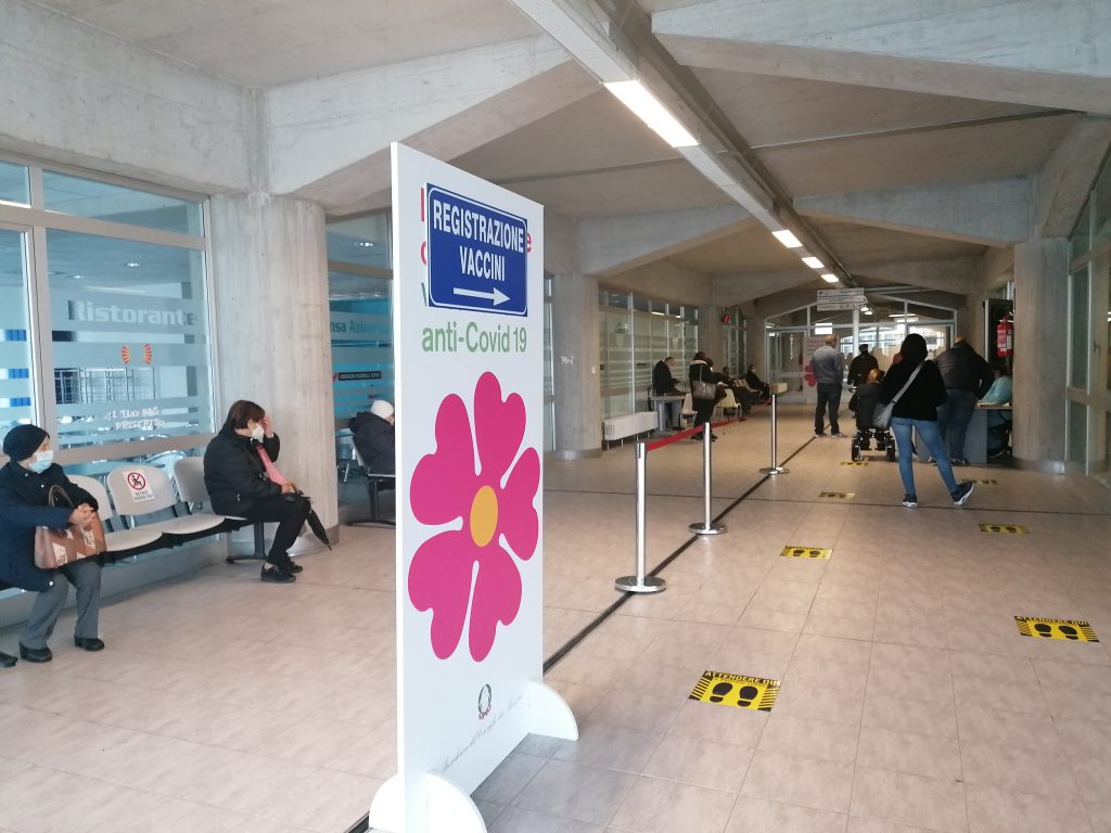 Covid, un altro decesso ma la curva ora rallenta