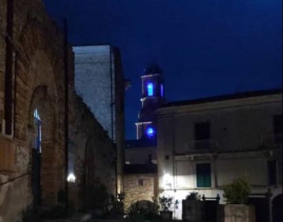 San Martino in Pensilis, campanile illuminato coi colori delle 3 associazioni: l’idea piace