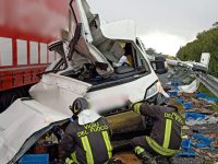 Scontro terribile sull’A14, conducenti ‘solo’ feriti