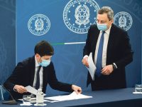 Italian Prime Minister Mario Draghi and Italian Health Minister Roberto Speranza (L) attend a press conference at Chigi Palace, Rome, 16 april 2021. ROBERTO MONALDO/LAPRESSE/POOL/ANSA