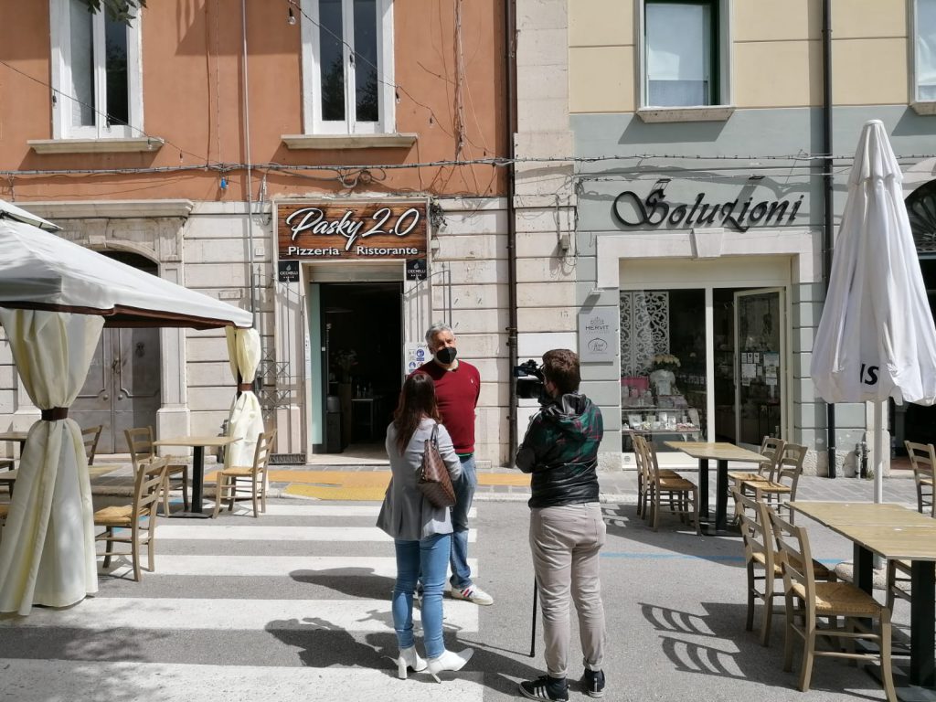 Riaperture, buona la prima: tanti caffè e pranzi all’aperto