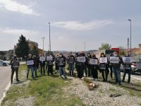 Tenacia e risparmi, «così siamo andati avanti ma ora non ce la facciamo più»