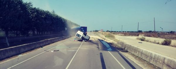Strage di migranti sulla statale 16, tre operatori agricoli rinviati a giudizio per “caporalato”