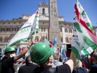 Foto Roberto Monaldo / LaPresse
28-05-2021 Roma
Cronaca
P.zza Montecitorio - Manifestazione di Cgil, Cisl e Uil per il lavoro
Nella foto Un momento della manifestazione

Photo Roberto Monaldo / LaPresse 
28-05-2021 Rome (Italy)News
Demonstration of the Cgil, Cisl and Uil trade unions for work 
In the pic A moment of the demonstration