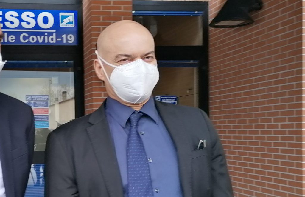 La sfida sul ‘tavolo’ di Figliuolo e Curcio: entro fine giugno prima dose a tutti in regione