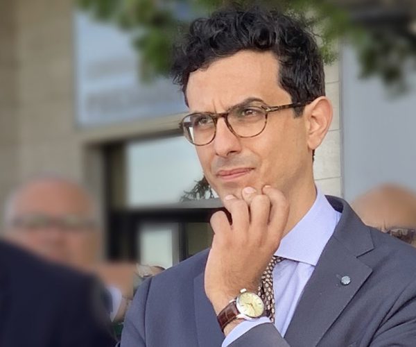 Eolico e fotovoltaico, Fontana non ci sta: «Basta mega impianti»