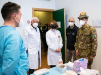 Vaccini, tutto esaurito: ma nel pomeriggio arriva una fornitura extra