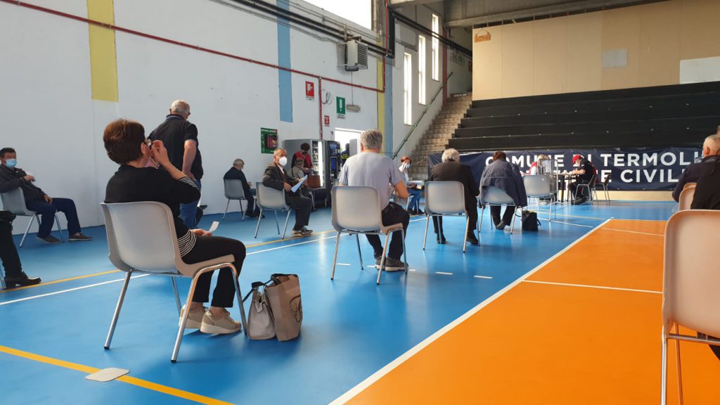 Debutto col botto di Johnson & Johnson, giacenza dimezzata: inoculate 1.135 dosi