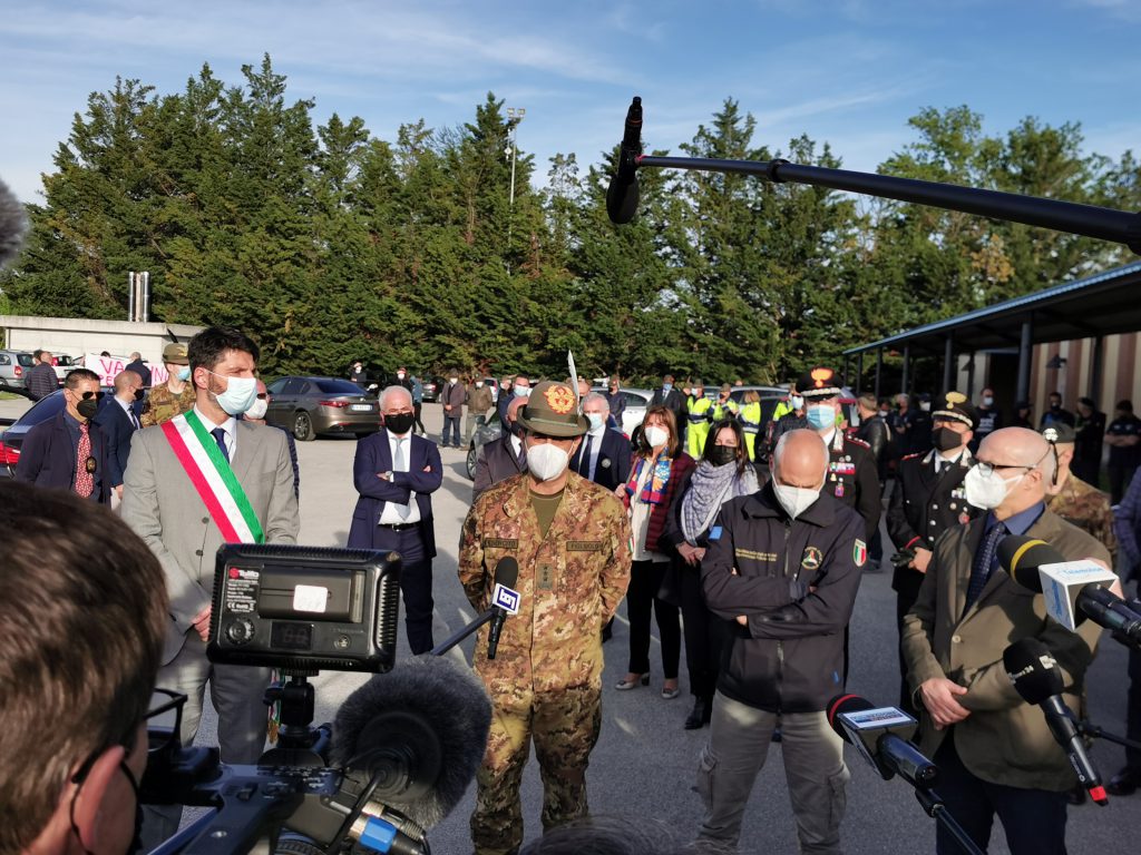 Figliuolo risponde a Federico: consegne alle singole Regioni in proporzione ai residenti