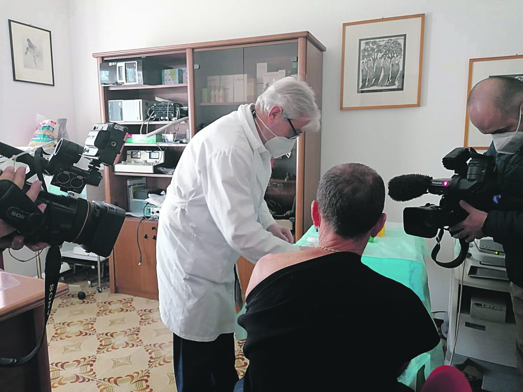 Vaccini, ora anche i medici di base possono inocularli