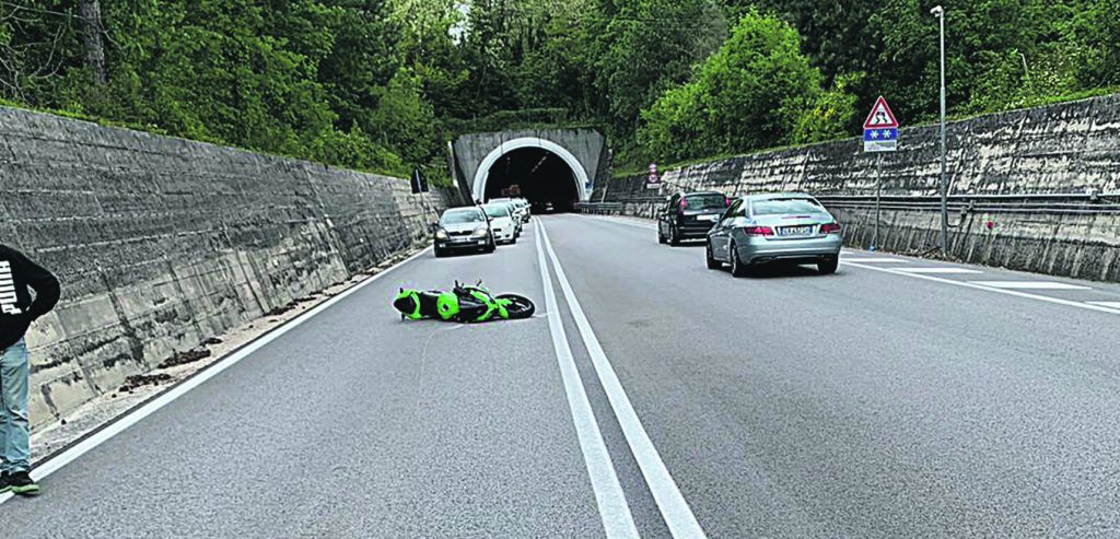 Perde il controllo della moto, miracolato 21enne di Pescolanciano