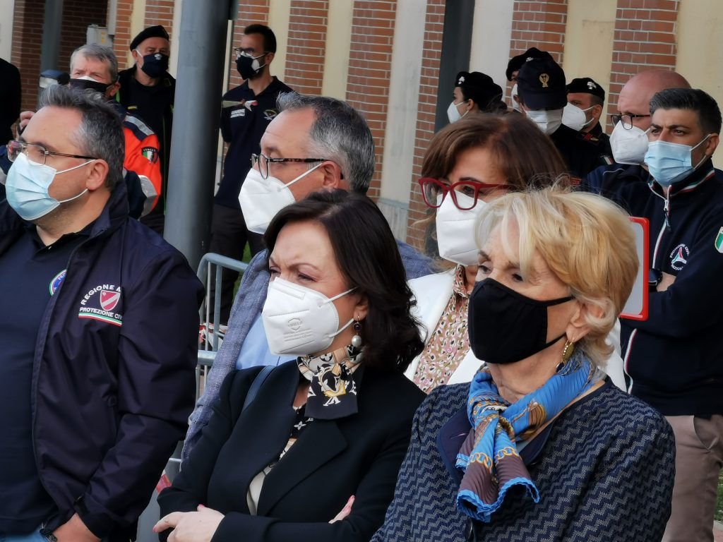 Richiami a 42 giorni e J&J dal proprio dottore, vaccini allo sprint finale