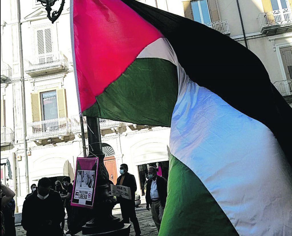 «Non è una guerra ma un massacro», scende in piazza la solidarietà per la Palestina