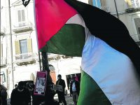 «Non è una guerra ma un massacro», scende in piazza la solidarietà per la Palestina