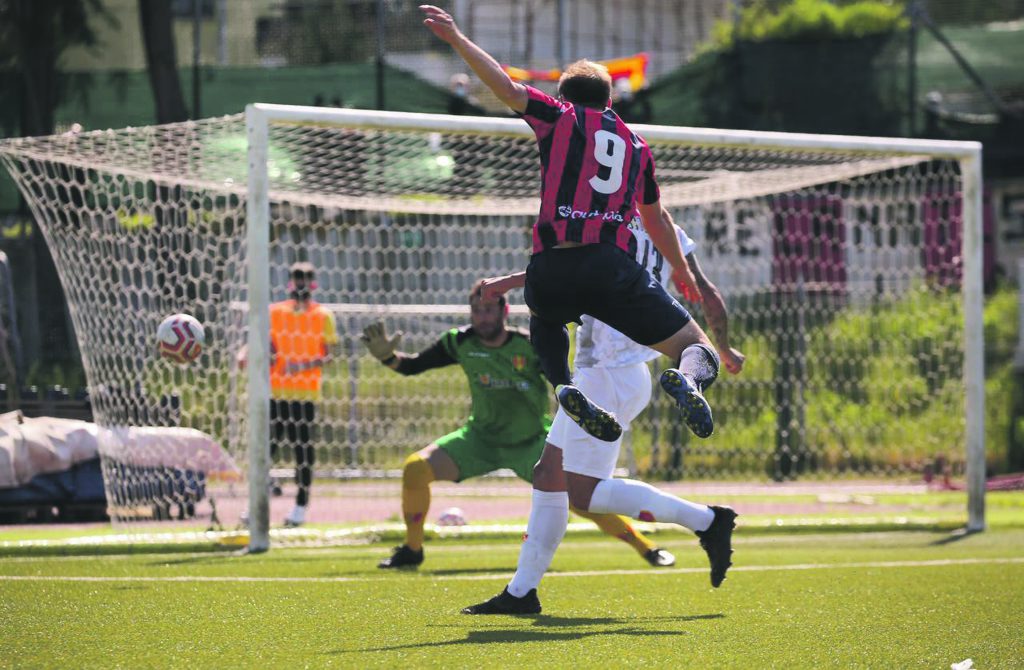 Calcio: allungo rossoblù