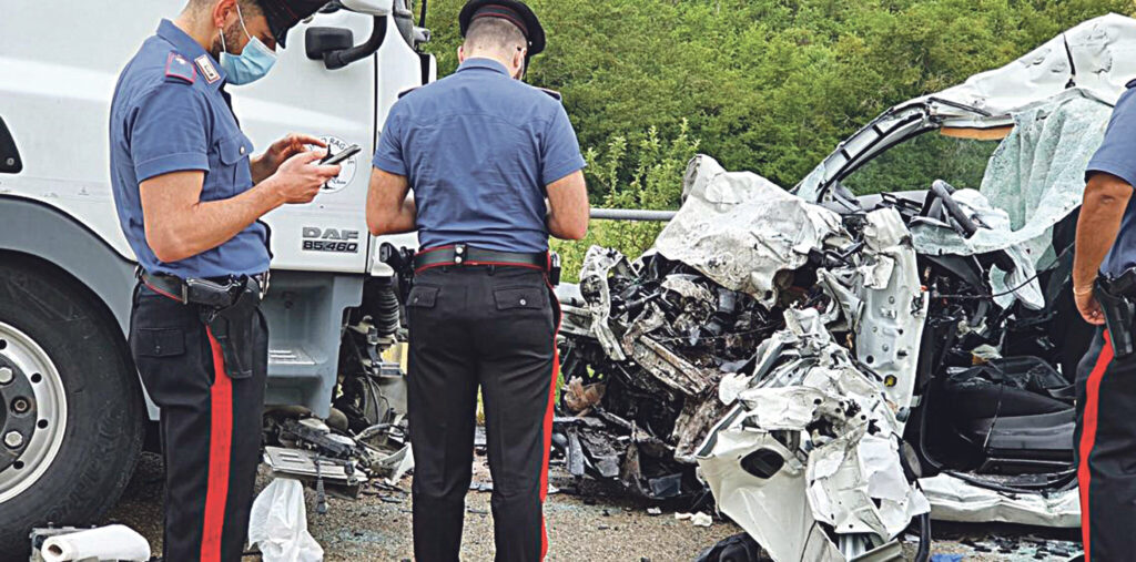 Pauroso frontale contro un Tir sulla statale per Foggia, perde la vita un 54enne di Campobasso