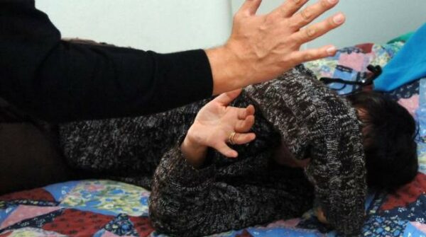 Campobasso, picchia madre e sorella disabile per anni: 59enne fermato dalla Polizia