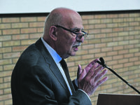 Sempre meno numerosi e più anziani, ma l’economia lancia segnali: ripartire si può