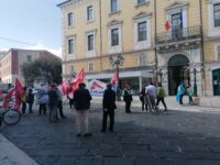 Scuola, sit-in in piazza: «Il Patto è stato disatteso»
