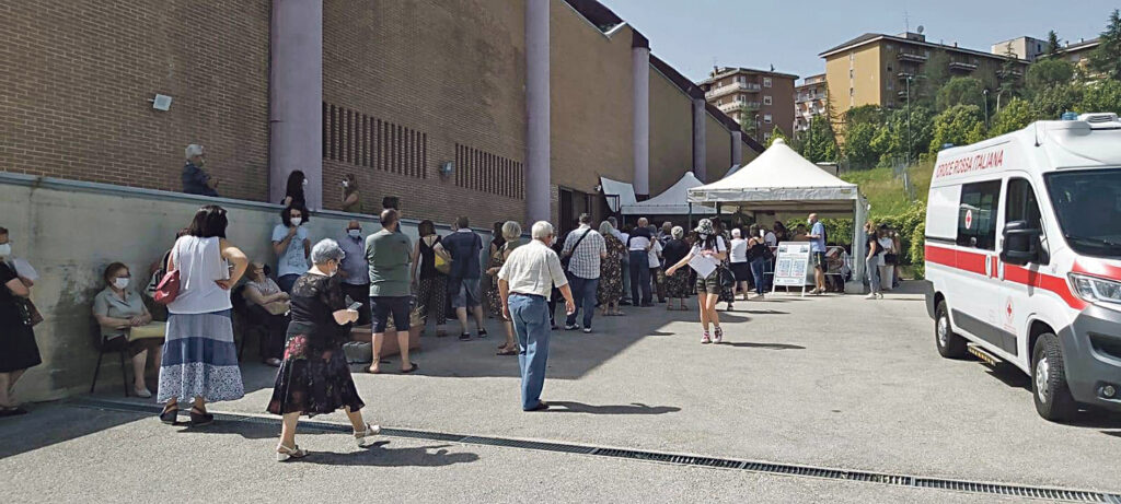 Un altro contagio nella Rsa: vaccini, avanti tutta coi richiami