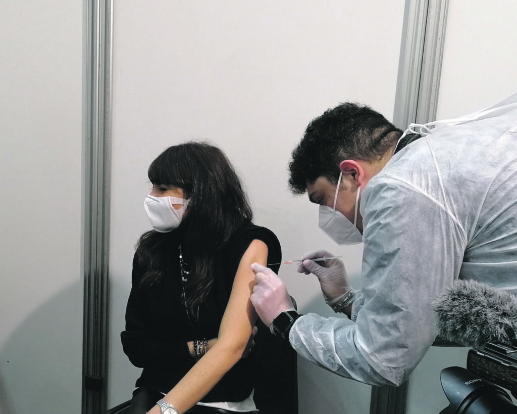 Vaccino di massa sulla costa, sotto il Matese e nella Valle del Volturno: domani e domenica tour de force per coprire tutti con le prime dosi