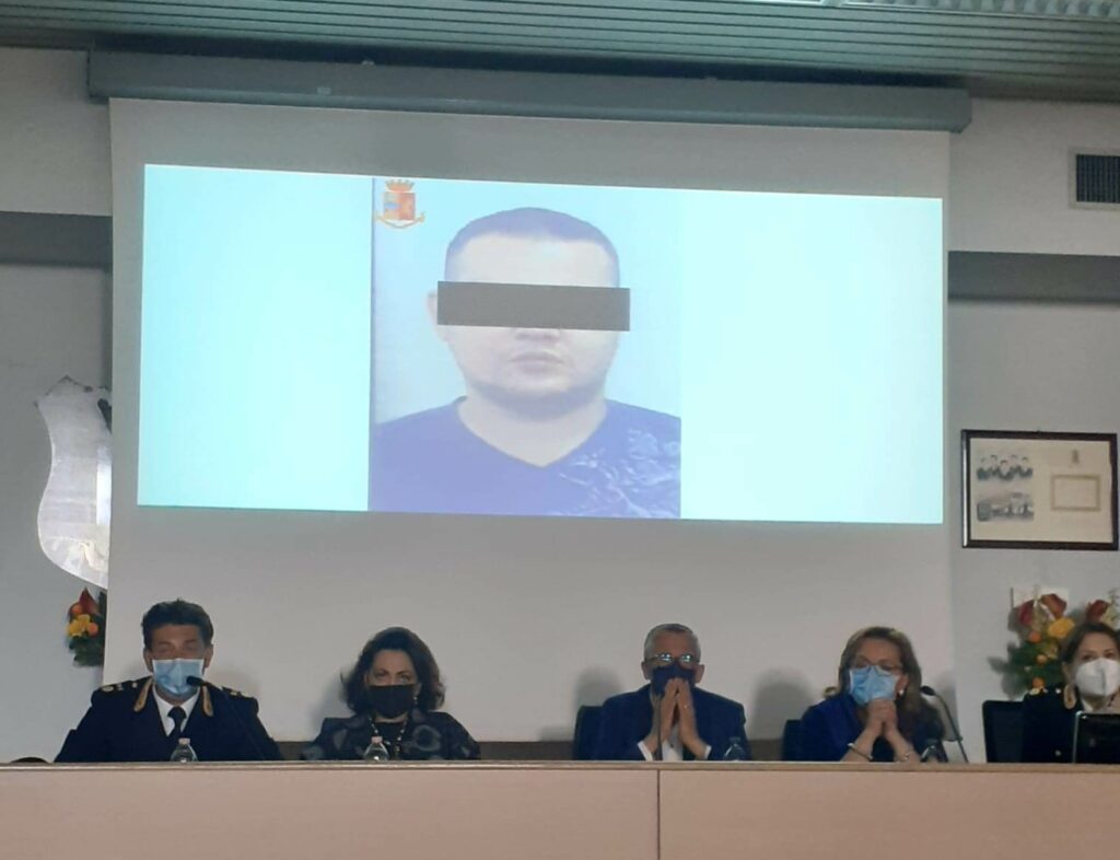 Bomba carta a Difesa Grande, “Terror bomber” in manette