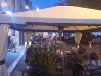 Ristoranti in zona bianca, nessun limite all’aperto e nei locali massimo sei commensali per tavolo