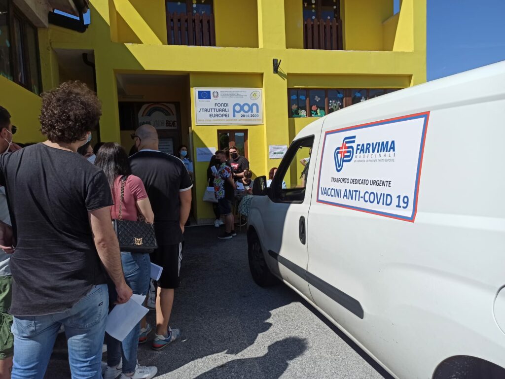 Inoculate 500 dosi a Cerro: code per i vaccini in ritardo