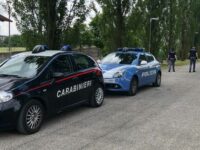 Cercemaggiore. Accecato dalla gelosia, le distrugge telefono e auto: compagno violento allontanato