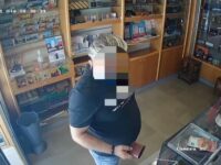 Isernia, trova un portafogli sul banco del negozio e lo fa suo: nei guai