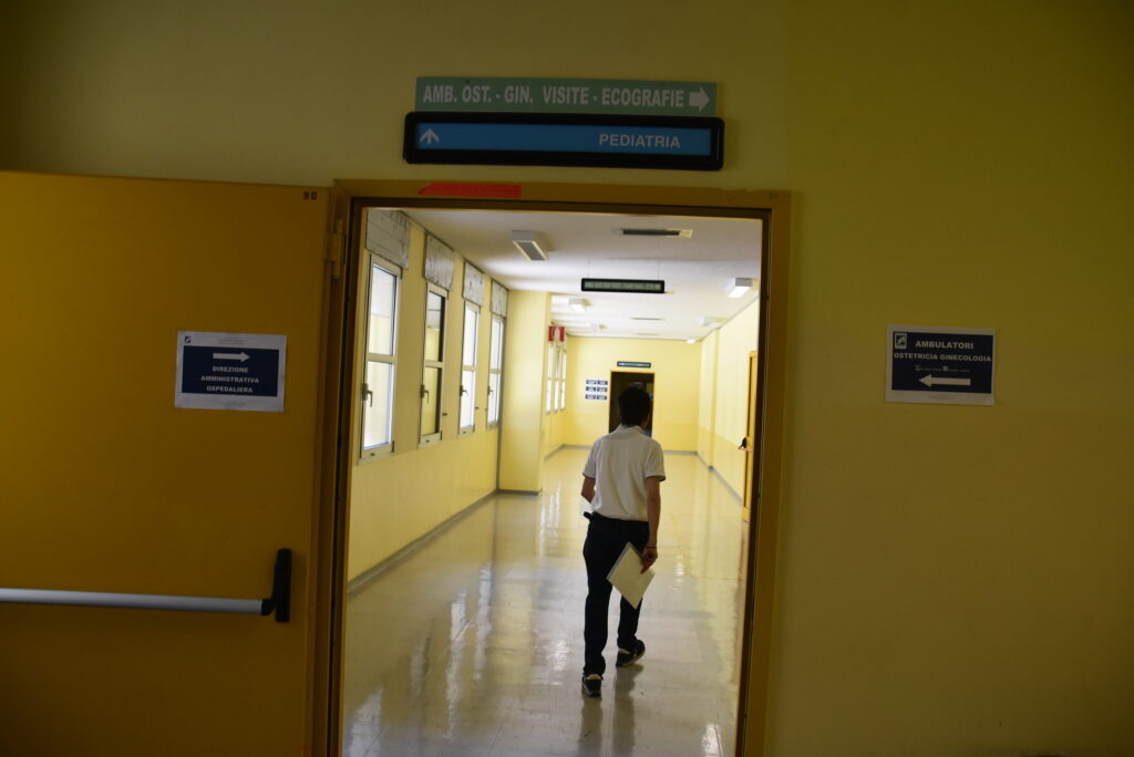 Neonato muore poco dopo il parto, dramma all’ospedale San Timoteo